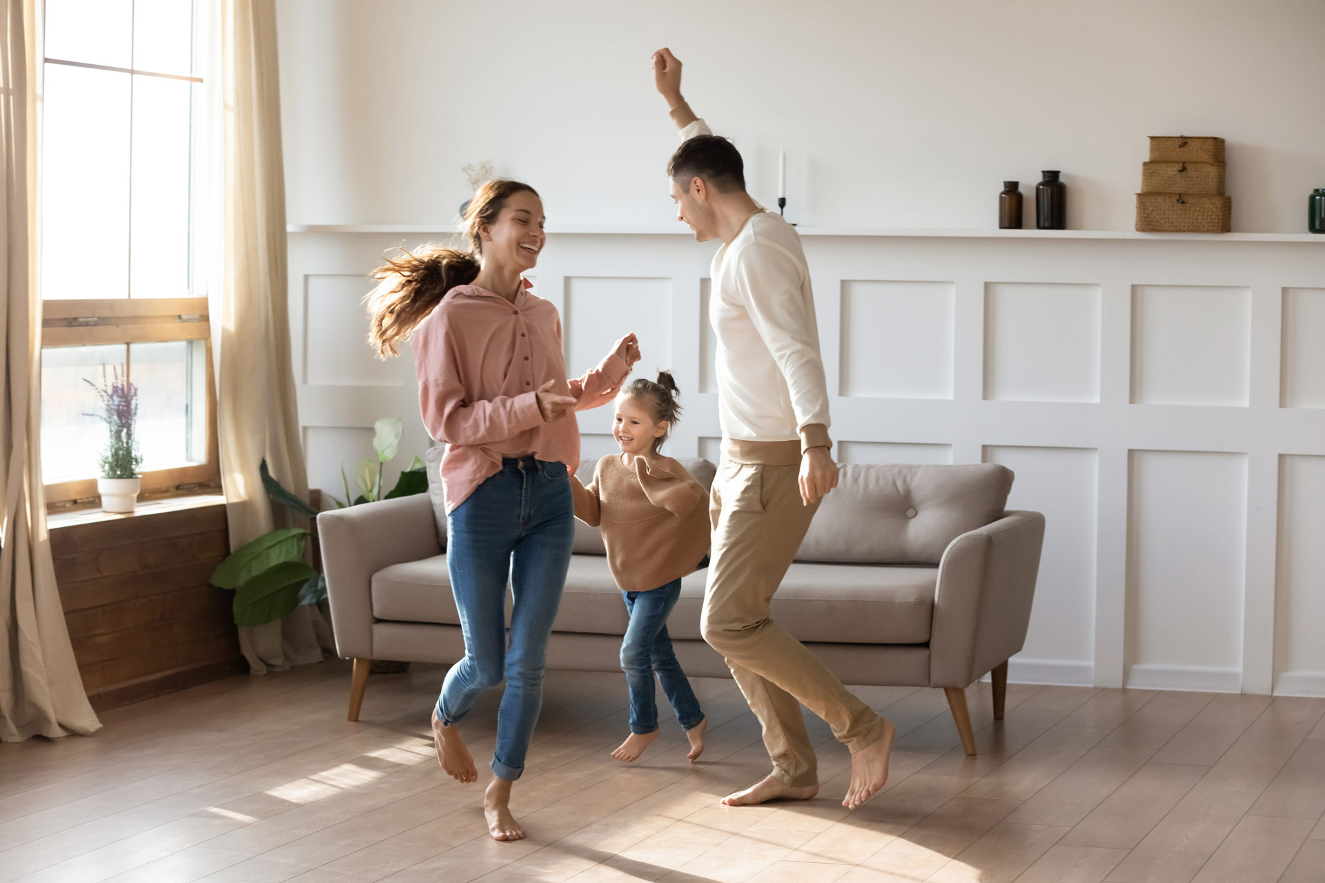 Famille profitant du chauffage sol